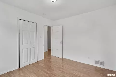 254 45th St, Moline, IL 61265 photo 13