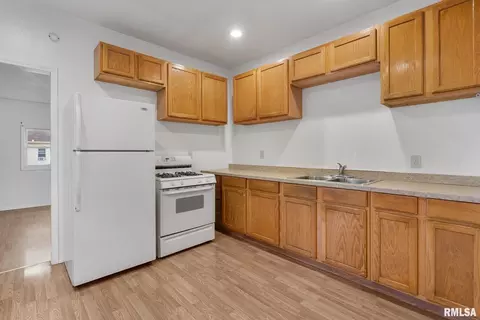 254 45th St, Moline, IL 61265 photo 8