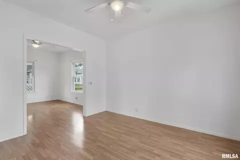 254 45th St, Moline, IL 61265 photo 6