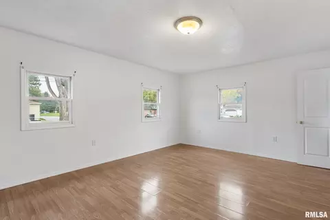 254 45th St, Moline, IL 61265 photo 10