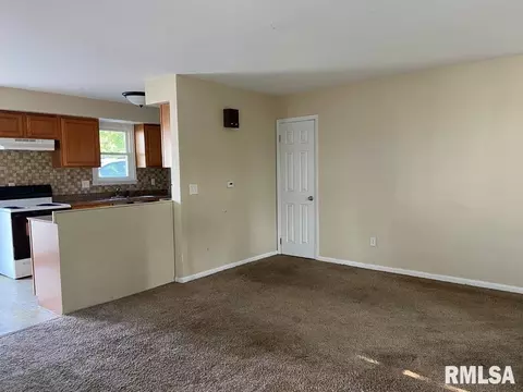 1130 11th St, Silvis, IL 61282 photo 2