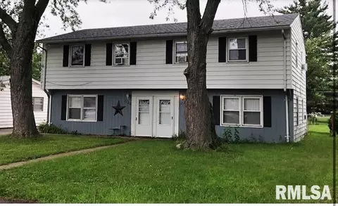 1130 11th St, Silvis, IL 61282