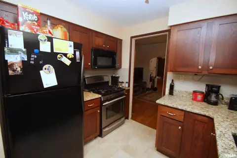 2113 12th St, Moline, IL 61265 photo 8