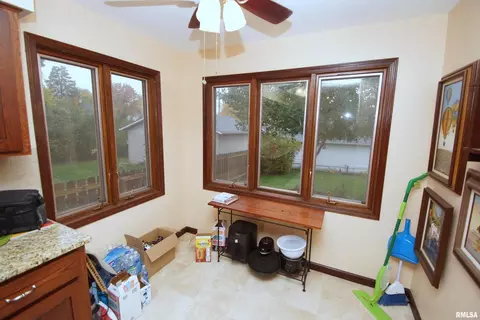 2113 12th St, Moline, IL 61265 photo 9