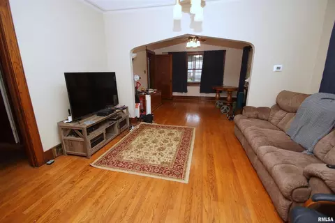 2113 12th St, Moline, IL 61265 photo 6