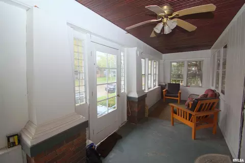 2113 12th St, Moline, IL 61265 photo 2