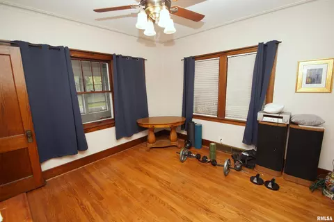 2113 12th St, Moline, IL 61265 photo 3
