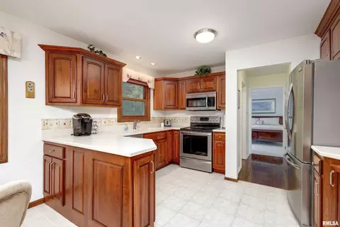 3454 52nd St, Moline, IL 61265 photo 15