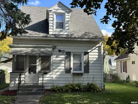 117 S Elmwood Ave, Davenport, IA 52802