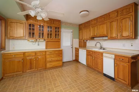 4822 45th Ave, Moline, IL 61265 photo 2