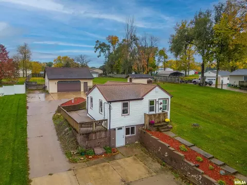1937 W 51st St, Davenport, IA 52806