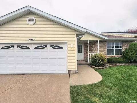 2728 Linwood Ct, Davenport, IA 52806
