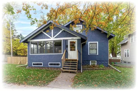 2618 Sheridan St, Davenport, IA 52803