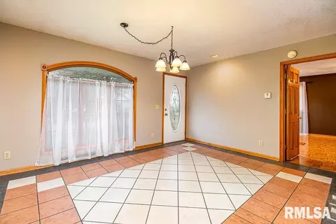 310 E North St, Cambridge, IL 61238 photo 8