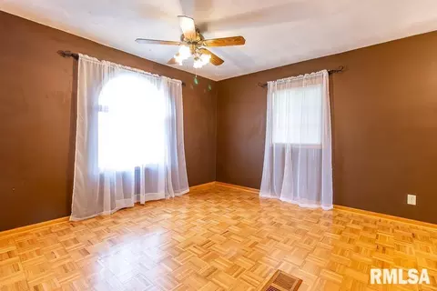 310 E North St, Cambridge, IL 61238 photo 14