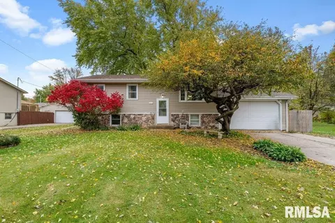 301 E Lotte St, Blue Grass, IA 52726