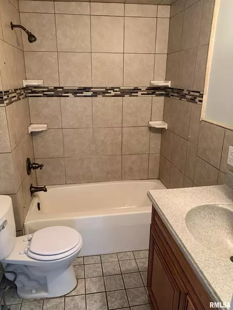 1177 26th St #A, Moline, IL 61265 photo 32