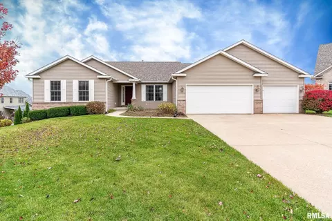 5865 Hope View Ct, Bettendorf, IA 52722
