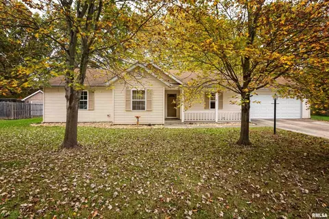 102 Weisbrook Ln, Carterville, IL 62918