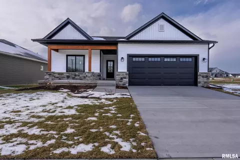 1206 Colonial Ct, Eldridge, IA 52748