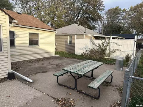 241 4th St E, Milan, IL 61264 photo 11