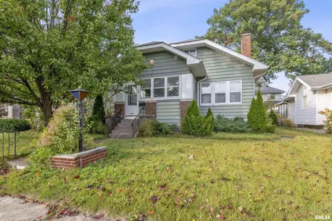 1122 E Dover Ct, Davenport, IA 52803