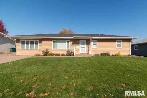 1834 W 38th Pl, Davenport, IA 52806