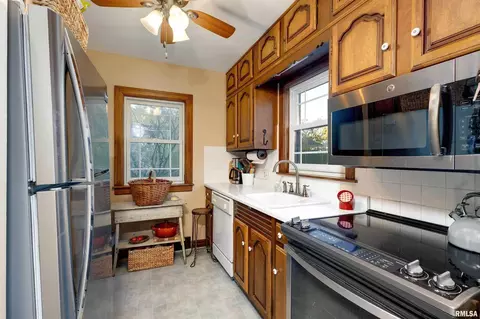 2811 24th Ave, Moline, IL 61265 photo 9