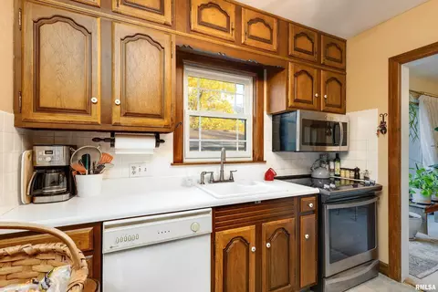 2811 24th Ave, Moline, IL 61265 photo 11