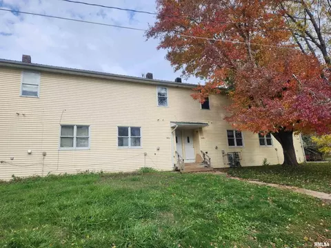 131 Wapello Rd, Hanover, IL 61041