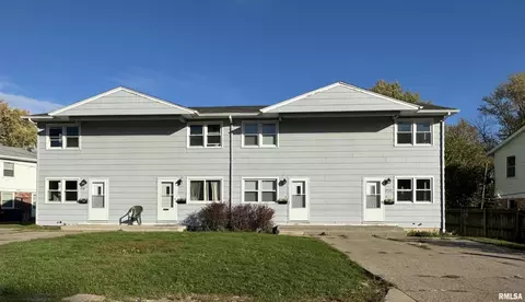 2727 Magnolia Dr, Bettendorf, IA 52722