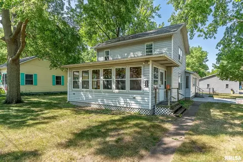 325 8th Ave, Camanche, IA 52730