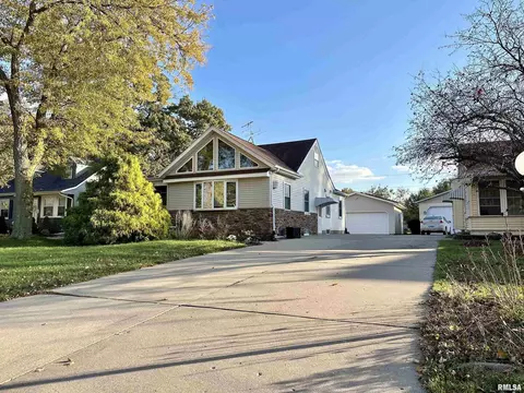 4066 28th Ave, Rock Island, IL 61201