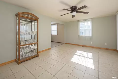 2403 12th St, Silvis, IL 61282 photo 6
