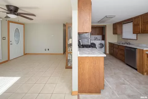 2403 12th St, Silvis, IL 61282 photo 8