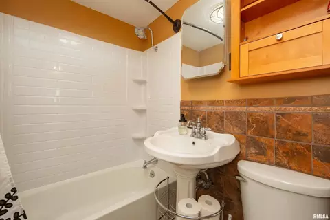 2403 12th St, Silvis, IL 61282 photo 22