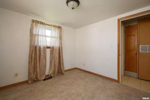 2403 12th St, Silvis, IL 61282 photo 19
