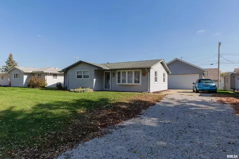 2403 12th St, Silvis, IL 61282 photo 3