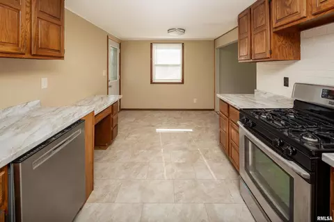 2403 12th St, Silvis, IL 61282 photo 11