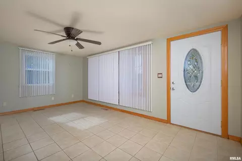 2403 12th St, Silvis, IL 61282 photo 4