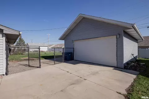 2403 12th St, Silvis, IL 61282 photo 25