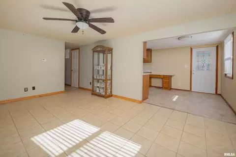 2403 12th St, Silvis, IL 61282 photo 7