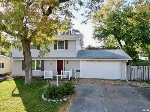 3304 S Hampton St, Bettendorf, IA 52722