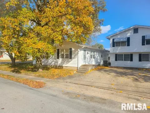 1013 N 1015 N Johnson St, Marion, IL 62959