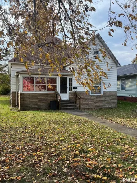 621 S 13th St, Herrin, IL 62948
