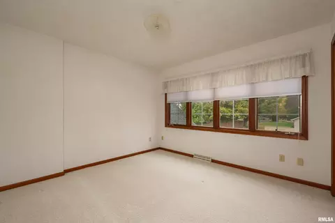 7710 35th Ave, Moline, IL 61265 photo 27