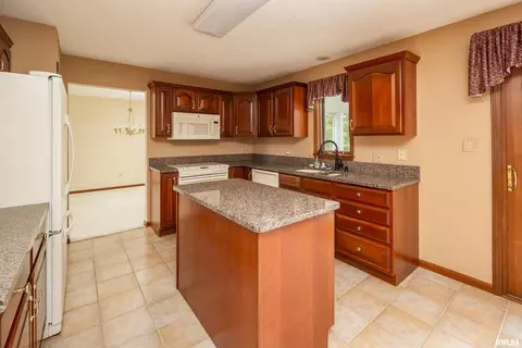 7710 35th Ave, Moline, IL 61265 photo 10