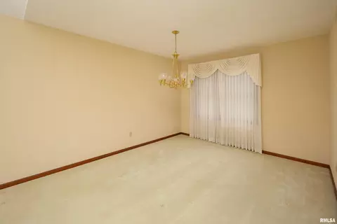 7710 35th Ave, Moline, IL 61265 photo 9