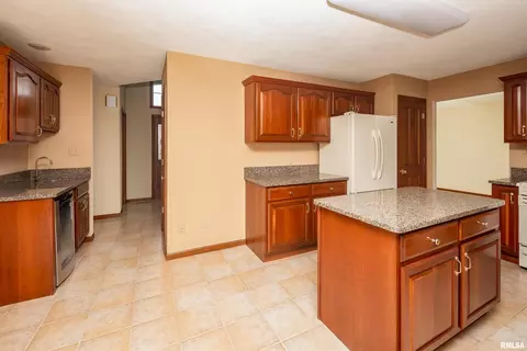 7710 35th Ave, Moline, IL 61265 photo 13