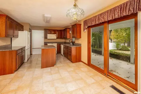 7710 35th Ave, Moline, IL 61265 photo 12
